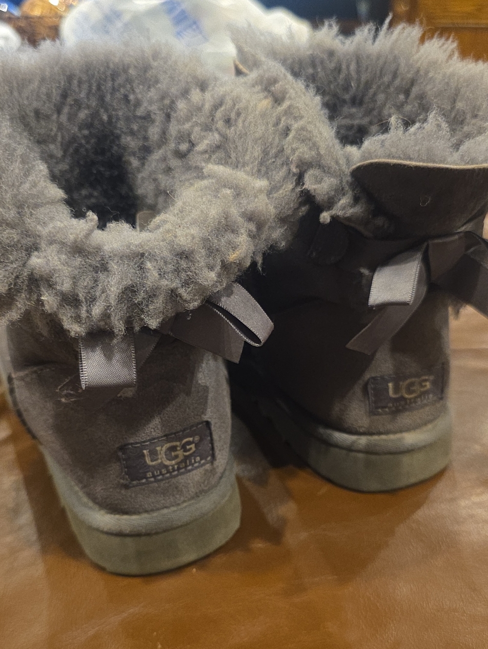 UGG Womens Gray Mini Bailey II Bow Boots. Sz 8